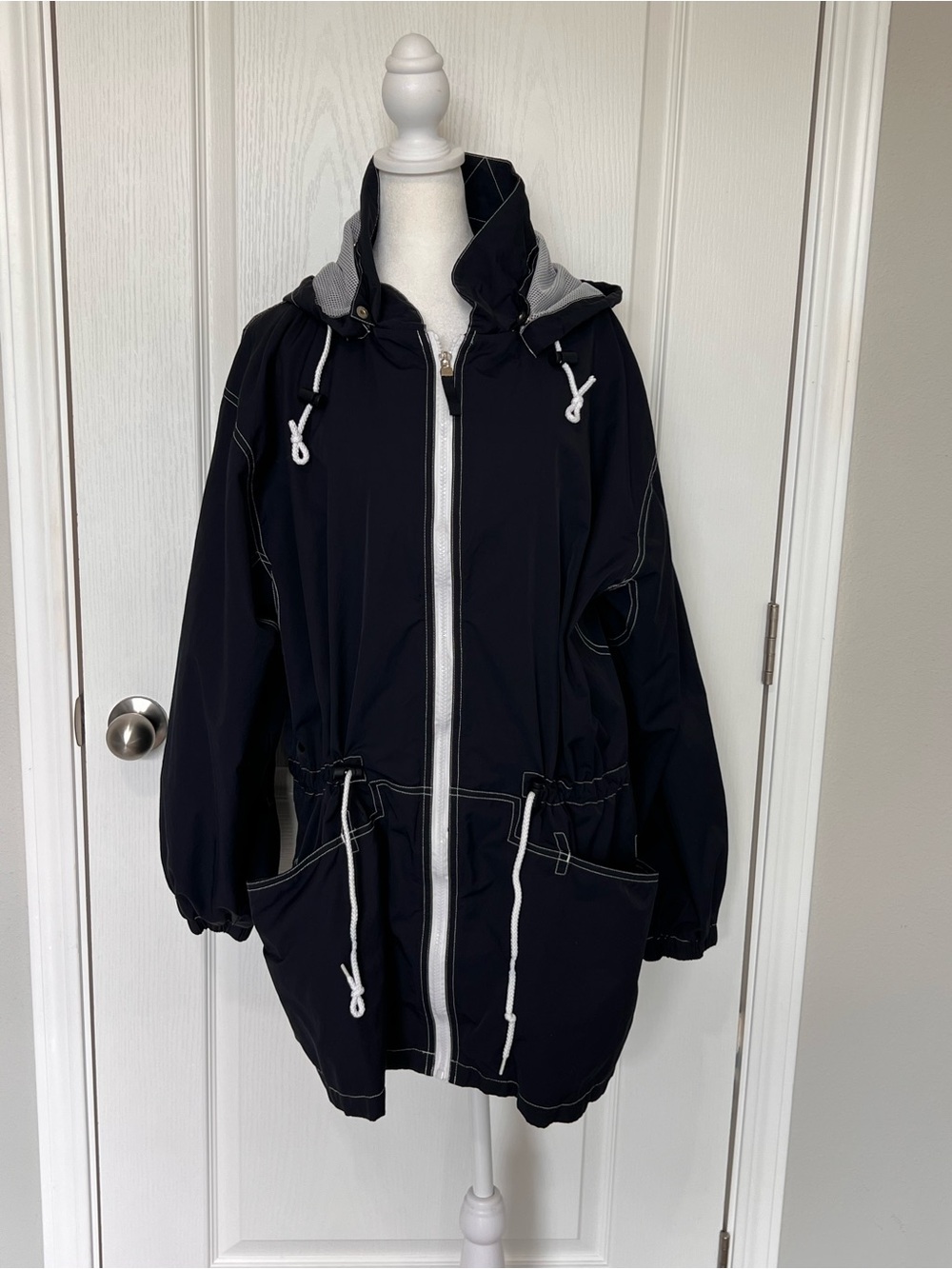 Vintage Avenue Sport Women's Windbreaker Rain Resistant Jacket Navy Size 22/24